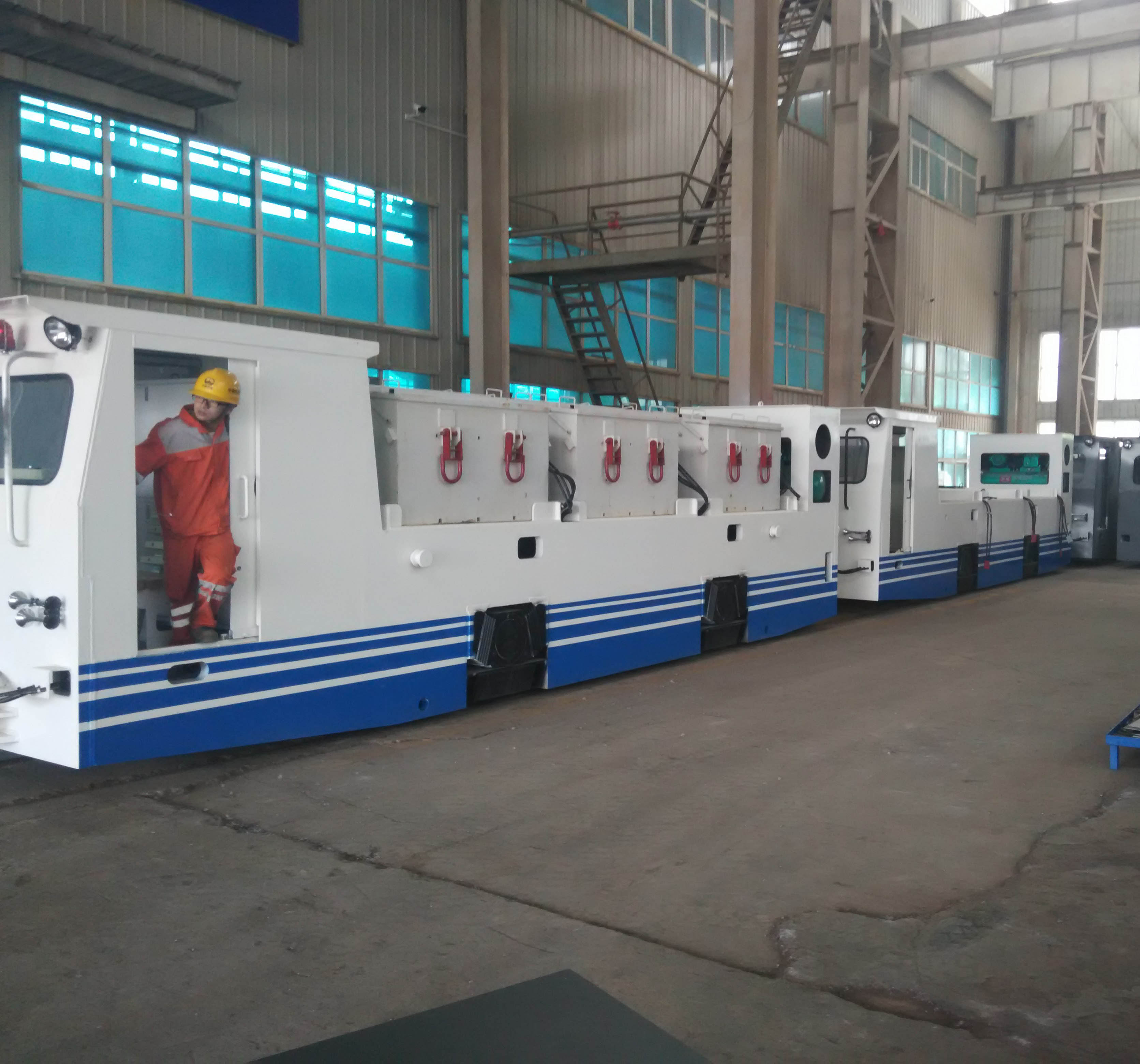 電動(dòng)機(jī)車